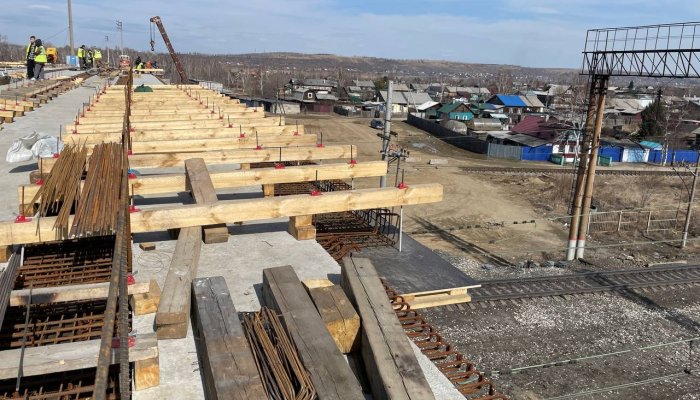 В Иркутске продолжается ремонт путепровода на станции Батарейной