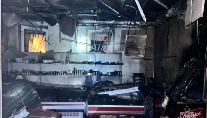 В Иркутске на улице Новаторов сгорел магазин