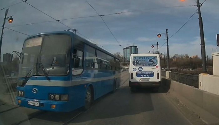Обгонявший по встречке водитель автобуса привлечён к ответственности в Иркутске (Видео)