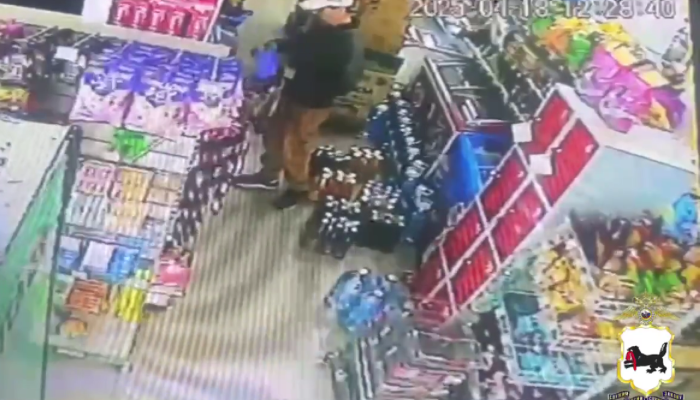 В Иркутске мужчина украл из магазина 22 плитки шоколада (Видео)