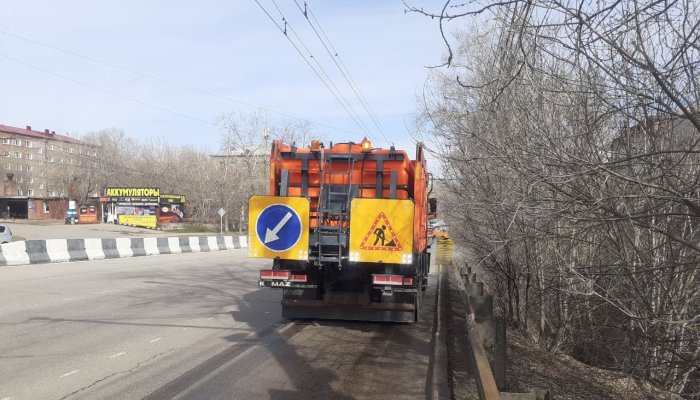 В Иркутске продолжается круглосуточная уборка улиц