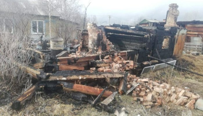В Чунском районе два человека спаслись на пожаре благодаря соседям