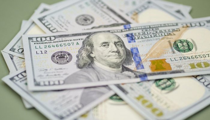 Курс доллара может опуститься до 70 рублей летом