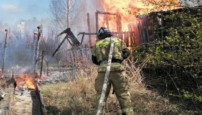 В Братске женщина спалила девять строений (Видео)