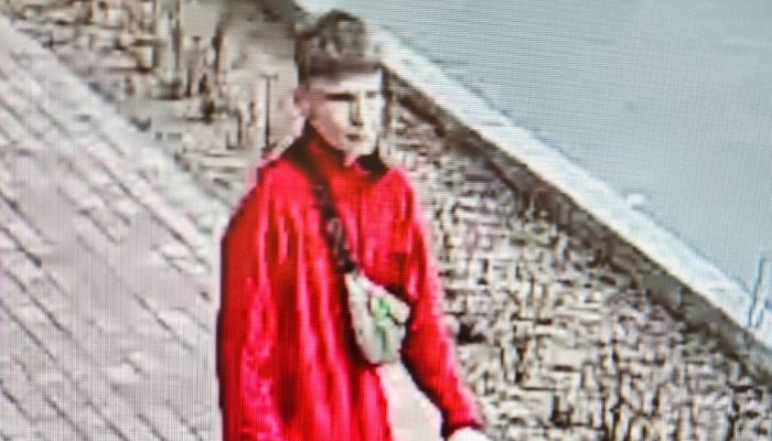 В Иркутске разыскивается парень, укравший у ребенка самокат (Видео)