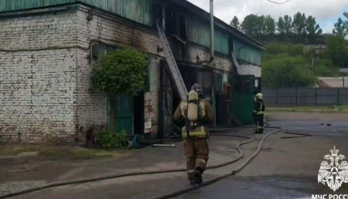 В Иркутске произошел крупный пожар на складе (Видео)