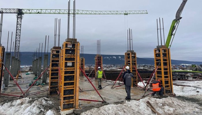В Жигалово продолжается строительство школы и сада