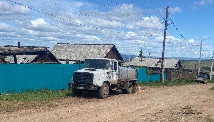 В Усть-Удинском районе пятилетний мальчик попал под колеса водовоза