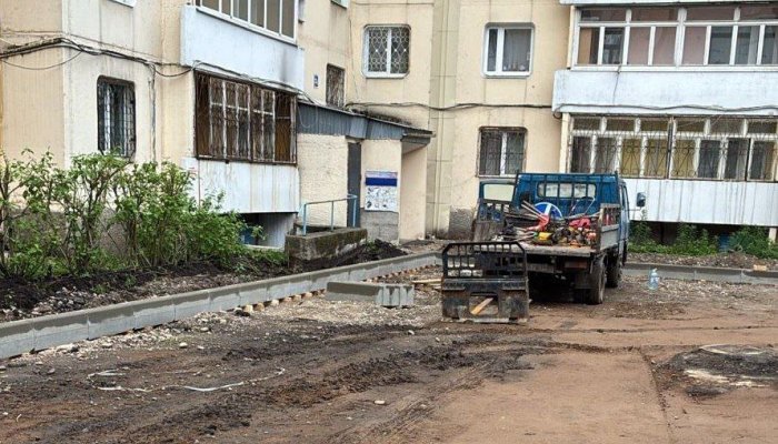 Двор начали ремонтировать на 4-й Железнодорожной в Иркутске