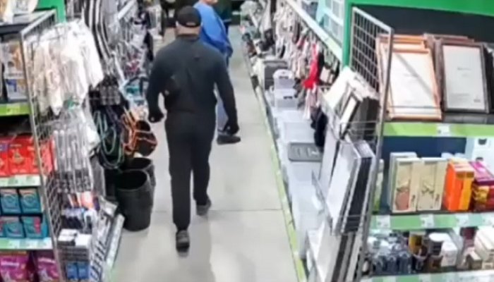 В Братске разыскивают мужчину, который жестоко избил покупателя в магазине (Видео)