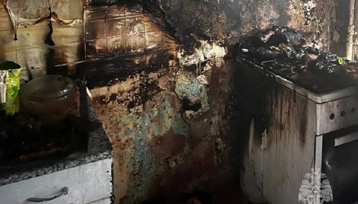 Семь человек спасли при пожаре в Ангарске