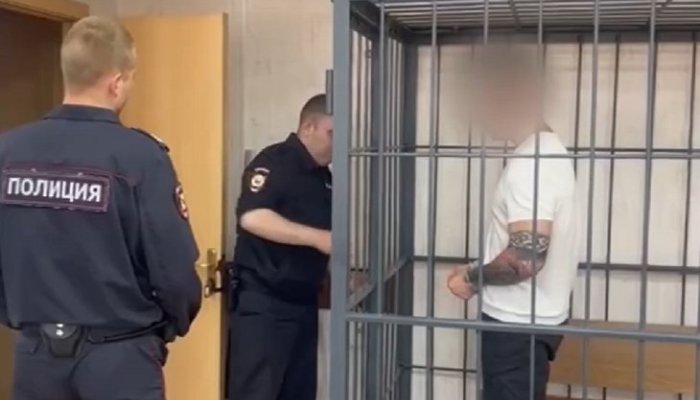 В Братске задержали мужчину, избившего посетителя магазина (Видео)