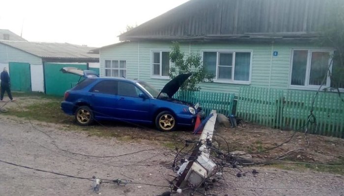 Жители Карлука остались без света из-за аварии с опорой ЛЭП