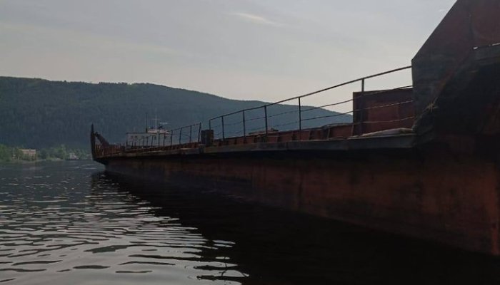 В Киренском районе столкнулись баржа и теплоход