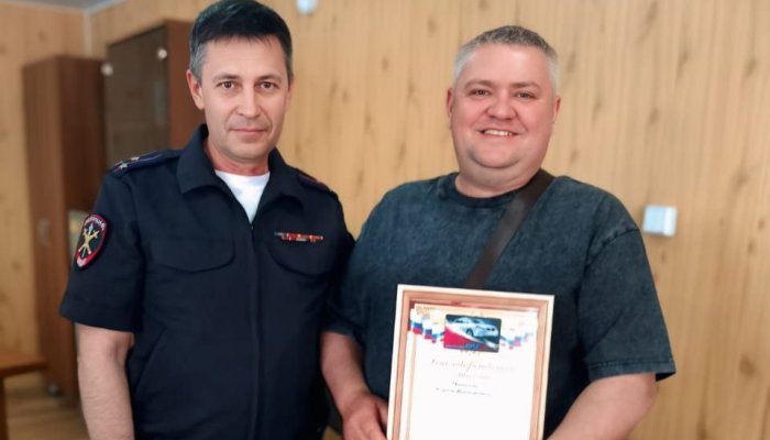 В Чунском таксист помешал мошенникам обмануть женщину