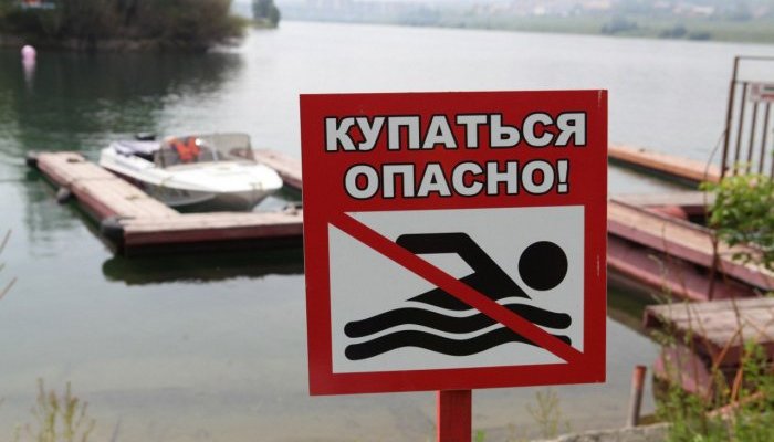 Трехлетняя девочка едва не утонула в озере в Ленинском округе