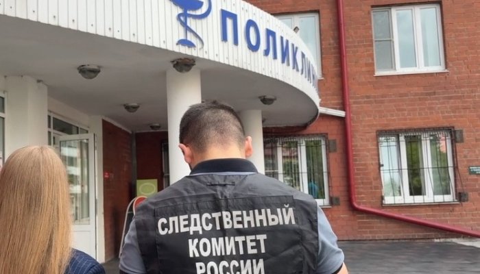В поликлинике № 8 Иркутска пациент с ножом напал на медперсонал (Видео)