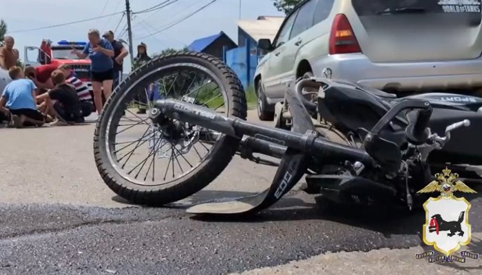 Два подростка на мотоцикле пострадали в ДТП в Иркутске (Видео)