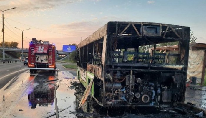 В Иркутске сгорел пассажирский автобус №14