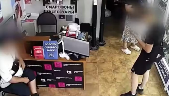 Двое молодых людей ограбили ломбард в Ангарске (Видео)