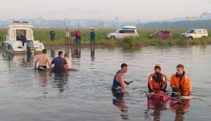 Двое мужчин разбились на параплане над Братским водохранилищем