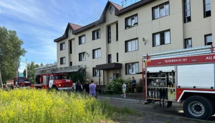 В Усть-Илимске на пожаре спасены три человека