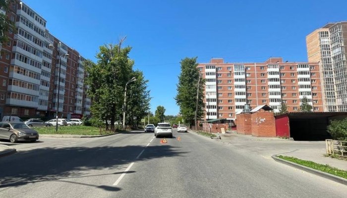 В Иркутске подросток на электросамокате попал под колеса автомобиля