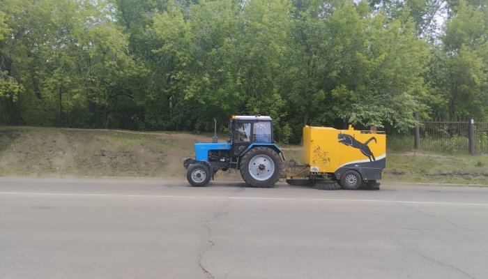 В Иркутске продолжается уборка улиц