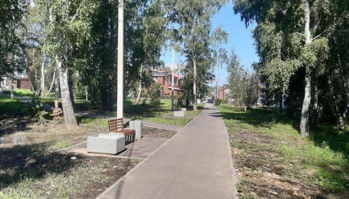 В Иркутске заканчивают благоустройство сквера в микрорайоне Березовом