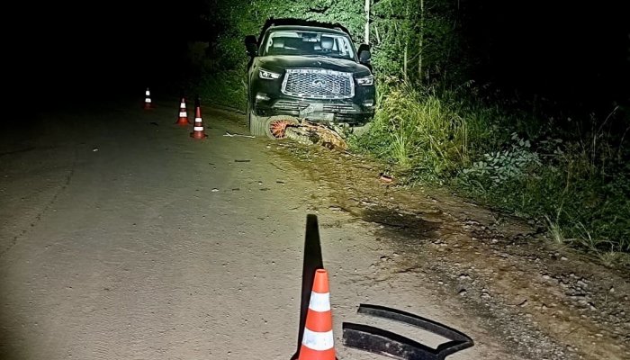 В Братске двое подростков на байке столкнулись с внедорожником