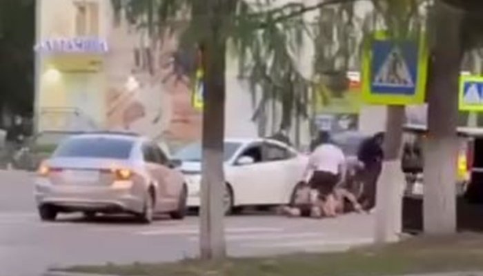 Уличная драка произошла в Ангарске (Видео)