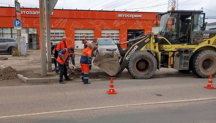 Комплексную уборку дорог проводят в Иркутске