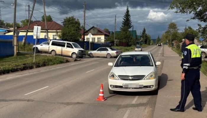 В Усть-Куте двое детей попали под колеса иномарки