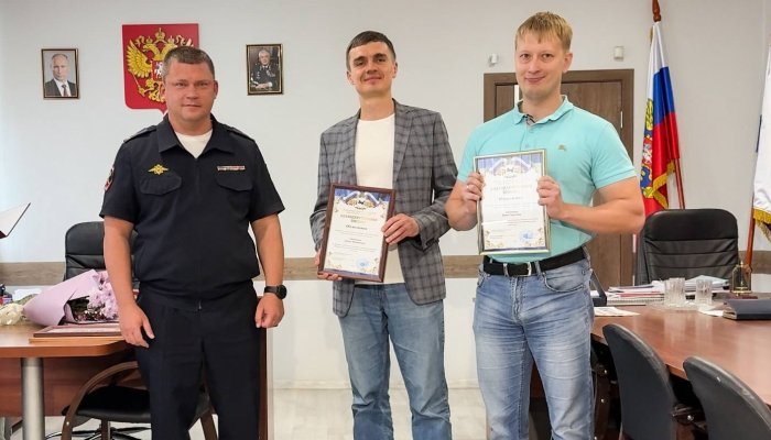 В Иркутске наградили неравнодушных граждан, спасших пенсионеров от мошенников