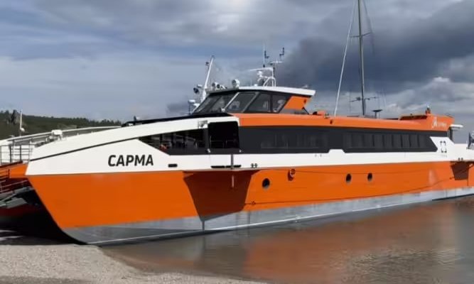 Он начал курсировать между Иркутском и бухтой Песчаной