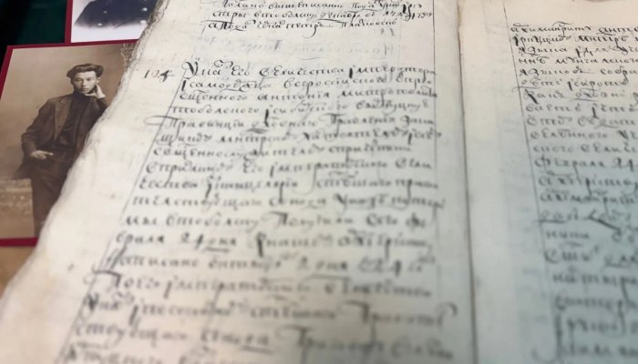 Иркутский областной архив подготовил выставку, посвященную 300 летнему юбилею иркутского образования
