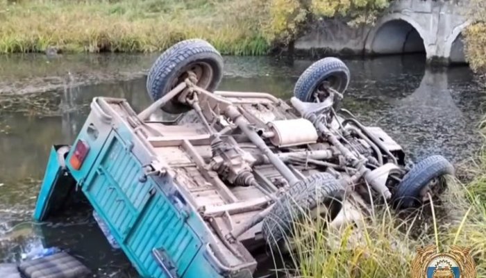 В Братском районе погиб водитель перевернувшегося в реку автомобиля ЛуАЗ (Видео)