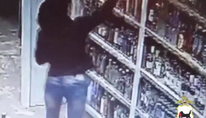 В Железногорске-Илимском разыскивают женщину, подозреваемую в краже алкоголя (Видео)
