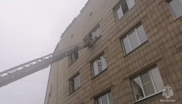 В Ангарске квартира загорелась из-за проводки под натяжным потолком