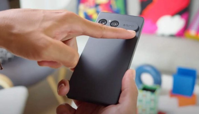 Компания Sony убрала из комплекта своего смартфона зарядный провод