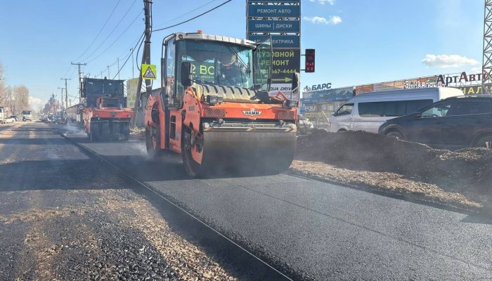 В Иркутске асфальтируют улицу Баррикад