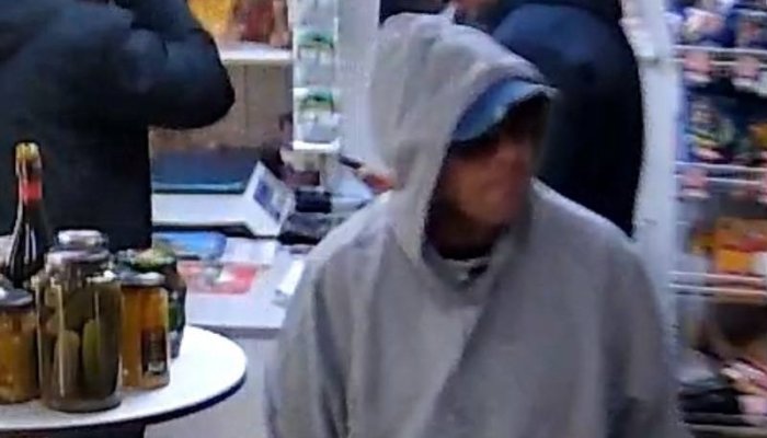 В Иркутске разыскивается мужчина, расплатившийся чужой картой (Видео)