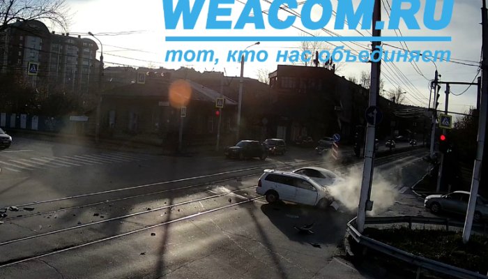 Онлайн-камера WEACOM.RU зафиксировала ДТП с пожарной машиной в Иркутске (Видео)
