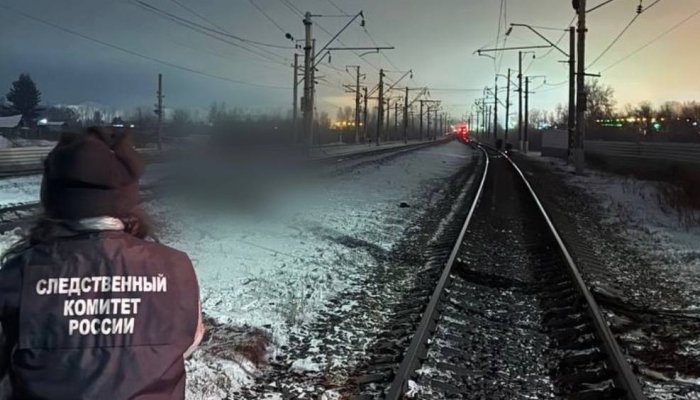 В Усольском районе поезд насмерть сбил мужчину с детьми