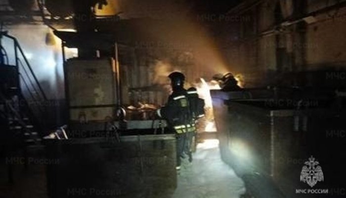 В Иркутске загорелся производственный цех