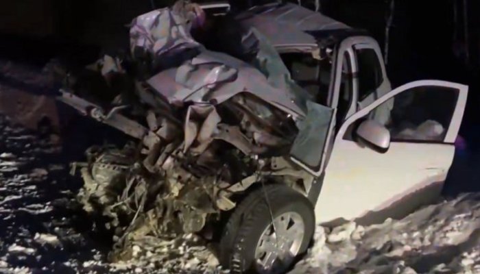 Водитель Mitsubishi ASX травмирован в ДТП с грузовиком в Тайшетском районе (Видео)