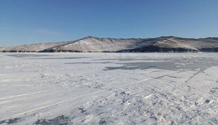 На Байкале началось строительство ледовой дороги на Ольхон