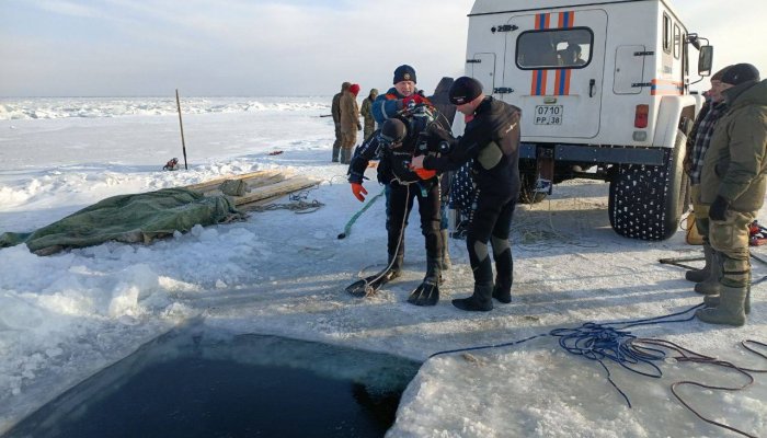 На Байкале спасатели нашли тело утонувшего водителя