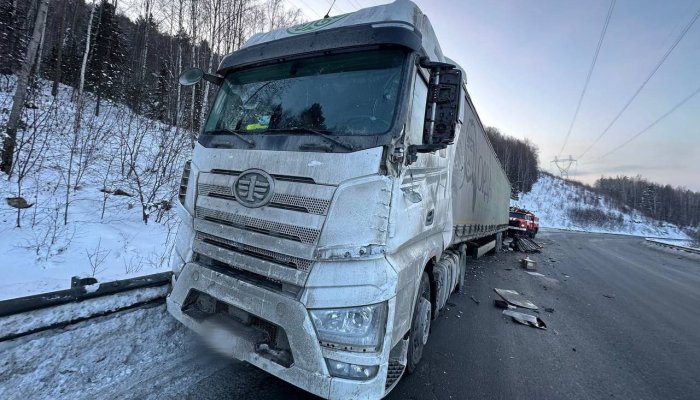 В Слюдянском районе 12 человек пострадали в ДТП с маршруткой и большегрузами (Видео)