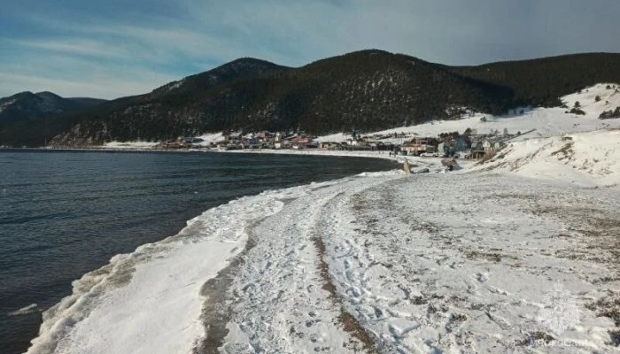 В Ольхонском районе автомобиль провалился под лед